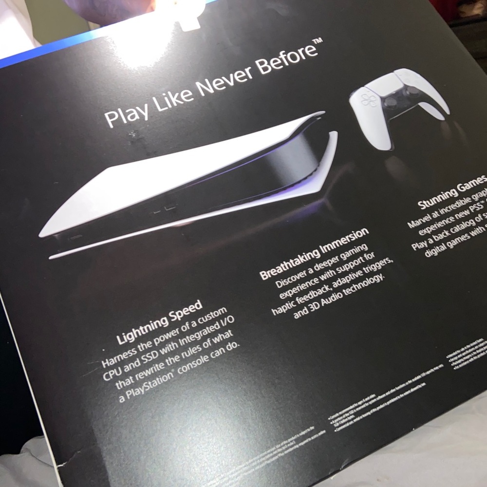 PS5 - Picture 2 of 4